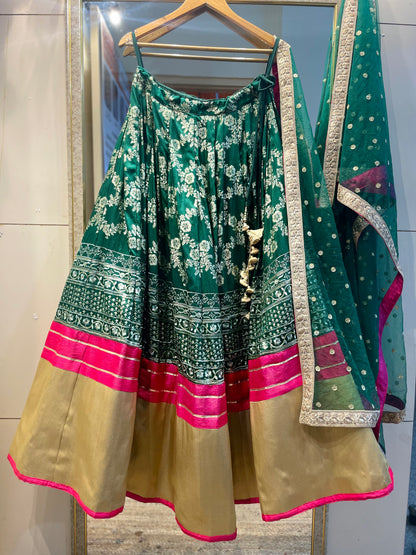 Elegant Green Lehenga with Pink Embroidered Blouse & Dupatta – Indian Ethnic Wear