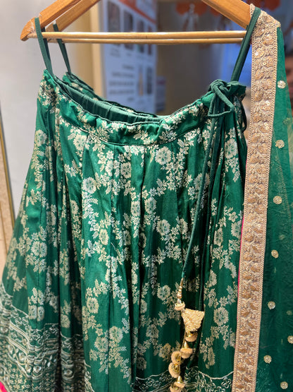Elegant Green Lehenga with Pink Embroidered Blouse & Dupatta – Indian Ethnic Wear