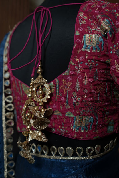 Full back view of navy blue saree and pink blouse