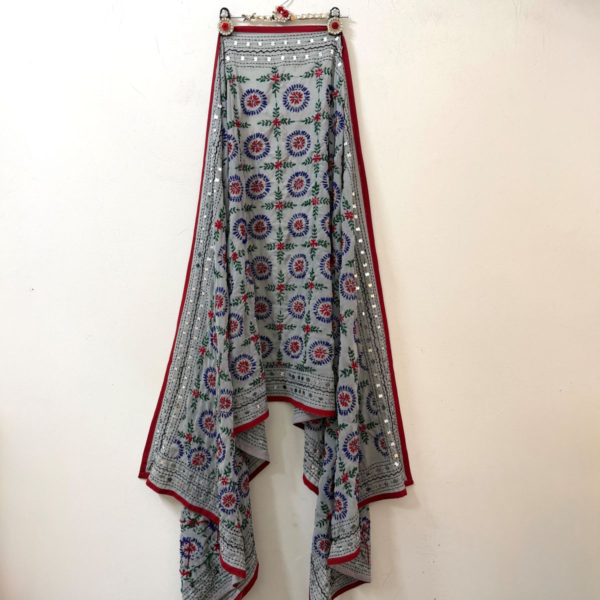 Lavender Phulkari dupatta with multicolour hand-woven thread work and decorative border