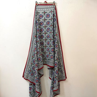 Lavender Phulkari dupatta with multicolour hand-woven thread work and decorative border